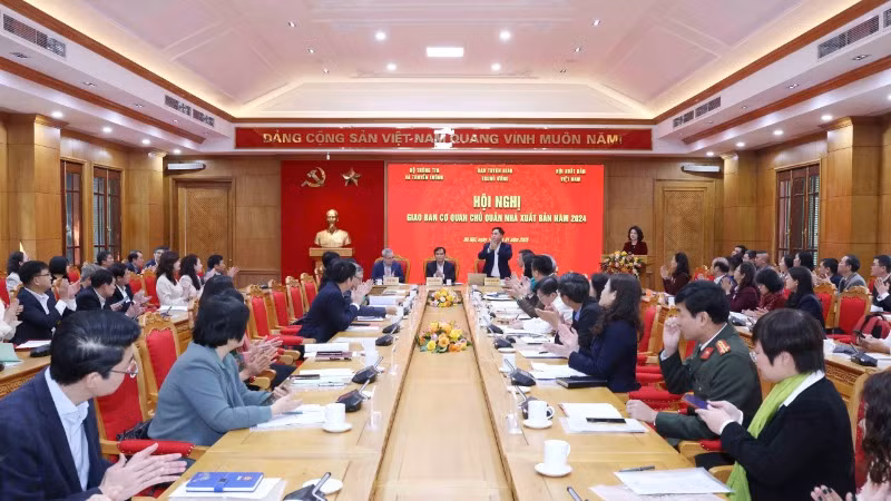 Quang cảnh hội nghị giao ban cơ quan chủ quản nhà xuất bản năm 2024 Quang cảnh hội nghị giao ban cơ quan chủ quản nhà xuất bản năm 2024