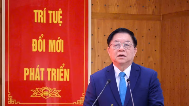Đồng chí Nguyễn Trọng Nghĩa, Ủy viên Bộ Chính trị, Bí thư Trung ương Đảng, Trưởng Ban Tuyên giáo và Dân vận Trung ương phát biểu ý kiến tại buổi làm việc với Nhà xuất bản Chính trị quốc gia Sự thật.