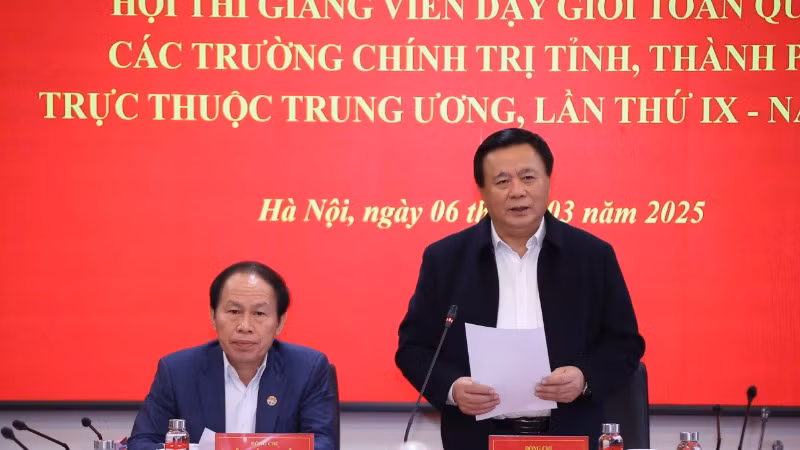 Đồng chí Nguyễn Xuân Thắng, Ủy viên Bộ Chính trị, Giám đốc Học viện Chính trị quốc gia Hồ Chí Minh, Chủ tịch Hội đồng Lý luận Trung ương, Trưởng Ban chỉ đạo Hội thi giảng viên dạy giỏi toàn quốc các trường chính trị tỉnh, thành phố trực thuộc Trung ương lần thứ 9, năm 2025 tại cuộc họp Ban chỉ đạo, Ban Tổ chức về kế hoạch triển khai các nội dung công việc liên quan tổ chức Hội thi. Đồng chí Nguyễn Xuân Thắng, Ủy viên Bộ Chính trị, Giám đốc Học viện Chính trị quốc gia Hồ Chí Minh, Chủ tịch Hội đồng Lý luận Trung ương, Trưởng Ban chỉ đạo Hội thi giảng viên dạy giỏi toàn quốc các trường chính trị tỉnh, thành phố trực thuộc Trung ương lần thứ 9, năm 2025 tại cuộc họp Ban chỉ đạo, Ban Tổ chức về kế hoạch triển khai các nội dung công việc liên quan tổ chức Hội thi.