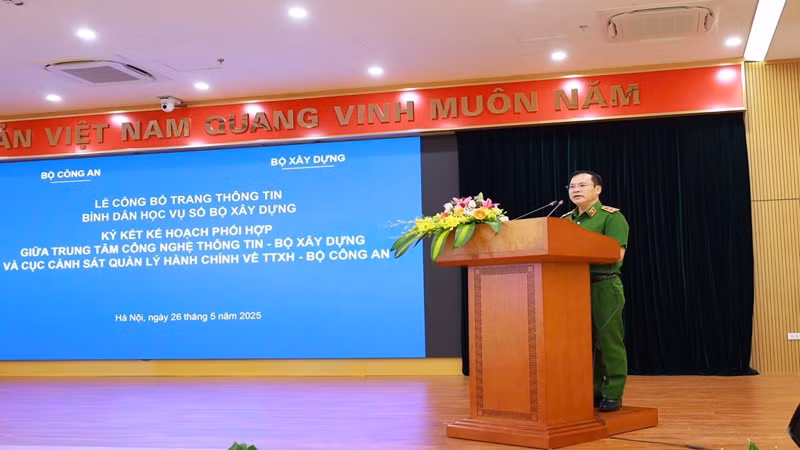 Thứ trưởng Bộ Công an Nguyễn Văn Long phát biểu tại buổi lễ. Thứ trưởng Bộ Công an Nguyễn Văn Long phát biểu tại buổi lễ.