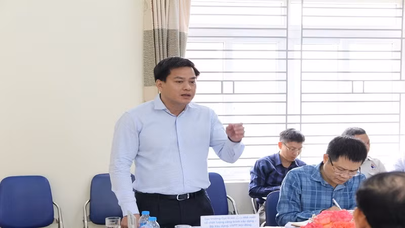 Cục trưởng Giám định Nhà nước về chất lượng công trình xây dựng (Bộ Xây dựng) Hoàng Hải kiến nghị một số nội dung tại cuộc họp Hội đồng. Cục trưởng Giám định Nhà nước về chất lượng công trình xây dựng (Bộ Xây dựng) Hoàng Hải kiến nghị một số nội dung tại cuộc họp Hội đồng.