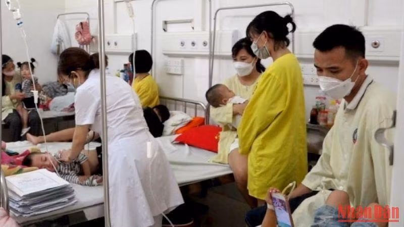 Số trẻ nhập viện tăng cao ở Bệnh viện Sản Nhi tỉnh Lào Cai.