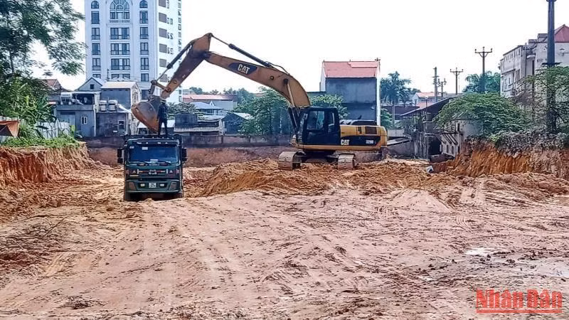 Thiếu vật liệu, giá tăng cao, cơ quản quản lý tính giá không sát so với thị trường làm doanh nghiệp xây dựng rất khó khăn, công trình chậm tiến độ.