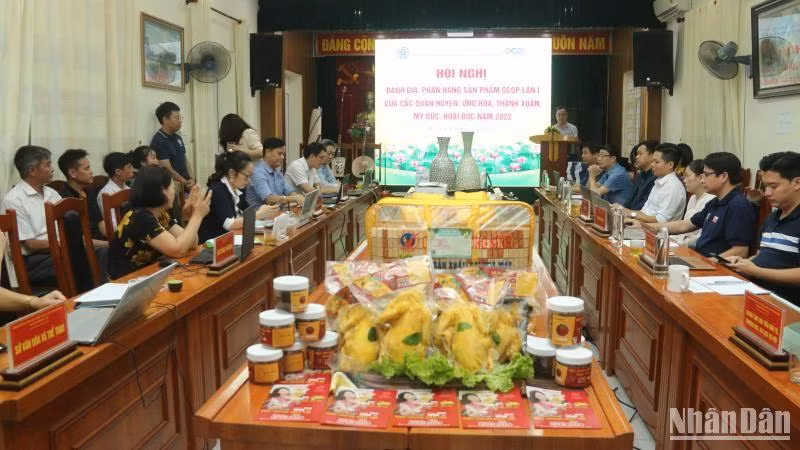 Hội đồng đánh giá, xếp loại các sản phẩm OCOP Hà Nội lần thứ nhất năm 2022.