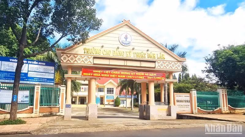 Trường cao đẳng Kỹ thuật Đắk Lắk, nơi xảy ra sai phạm.