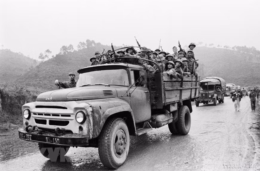 Bộ đội ta hành quân lên mặt trận phía bắc, tháng 2/1979. (Ảnh: Nhật Trường/TTXVN) Bộ đội ta hành quân lên mặt trận phía bắc, tháng 2/1979. (Ảnh: Nhật Trường/TTXVN)