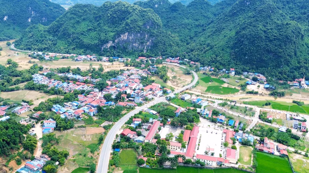 Từ gạo bao thai đặc sản, người dân sản xuất ra nhiều loại thực phẩm, tăng thu nhập, góp phần tích cực đưa Định Hóa trở thành huyện nông thôn mới năm 2023. Từ gạo bao thai đặc sản, người dân sản xuất ra nhiều loại thực phẩm, tăng thu nhập, góp phần tích cực đưa Định Hóa trở thành huyện nông thôn mới năm 2023.