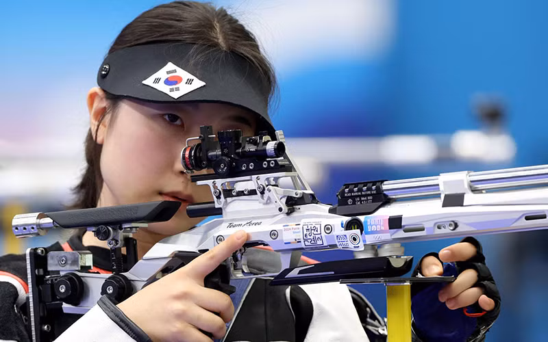 Xạ thủ 16 tuổi Ban Hyojin mang về cho Hàn Quốc Huy chương vàng 10m súng trường hơi nữ sau 32 năm, đồng thời cũng là tấm Huy chương vàng thứ 100 của nước này qua các kỳ Thế vận hội. (Ảnh AFP)