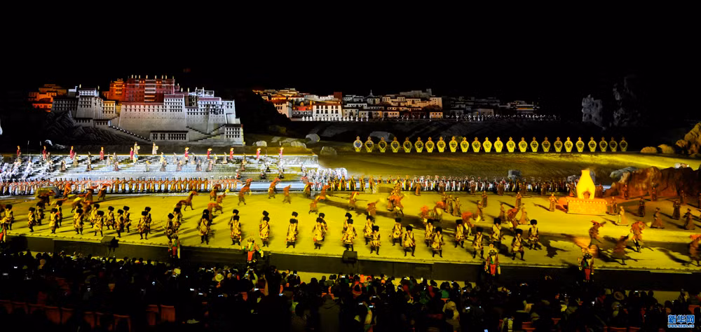 Vở diễn thực cảnh "Văn Thành công chúa" với quy mô hoành tráng tại Lhasa (Tây Tạng, Trung Quốc) của đạo diễn Trương Nghệ Mưu đã trở thành điểm nhấn không thể bỏ qua của mọi du khách Vở diễn thực cảnh "Văn Thành công chúa" với quy mô hoành tráng tại Lhasa (Tây Tạng, Trung Quốc) của đạo diễn Trương Nghệ Mưu đã trở thành điểm nhấn không thể bỏ qua của mọi du khách