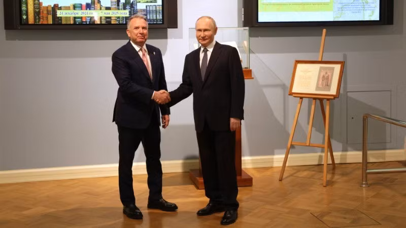 Tổng thống Nga Vladimir Putin (phải) tiếp Đặc phái viên của Tổng thống Mỹ Steve Witkoff tại thành phố St. Petersburg, ngày 11/4/2025. (Ảnh: kremlin.ru)