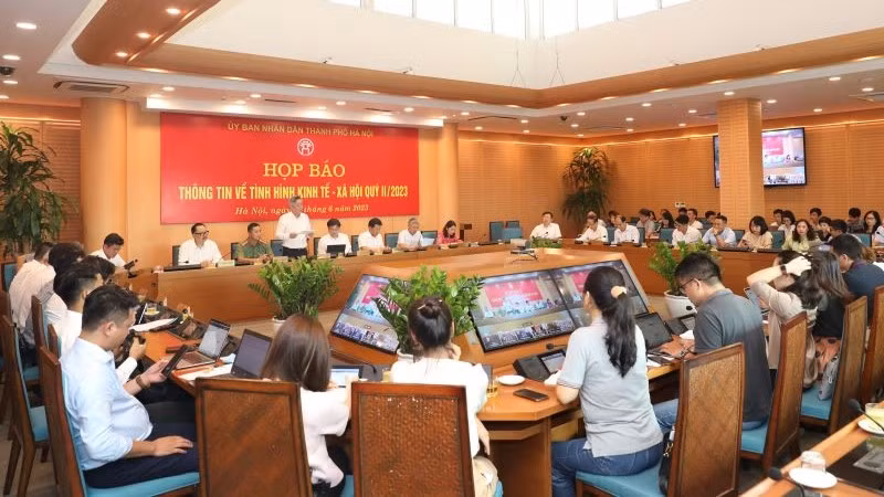 Quang cảnh buổi họp báo. 