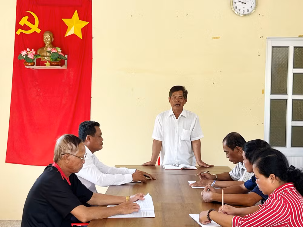 Đảng viên người Khmer làm theo gương Bác