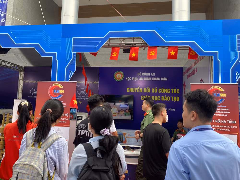 Không gian của Học viện An ninh nhân dân thu hút sự quan tâm của nhiều người.