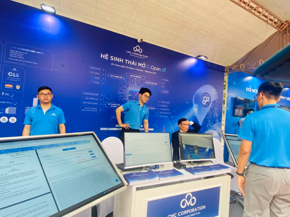 Tập đoàn Công nghệ CMC là một trong những đơn vị tiên phong, dẫn dắt chuyển đổi số quốc gia và chuyển đổi AI tại Việt Nam.