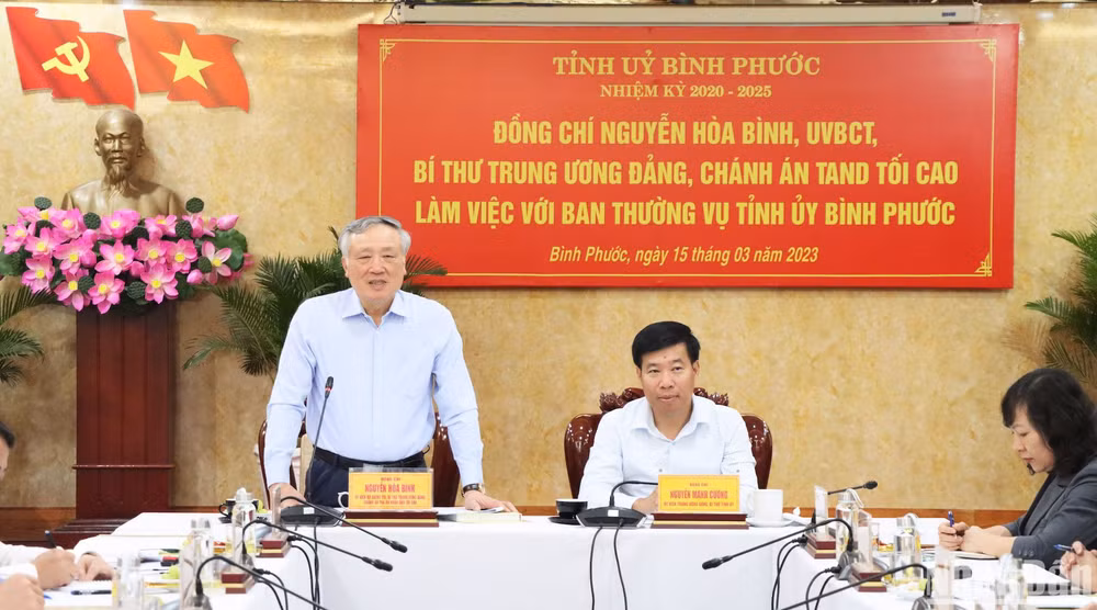 Chánh án Tòa án nhân dân tối cao phát biểu tại buổi làm việc với Ban Thường vụ Tỉnh ủy Bình Phước.