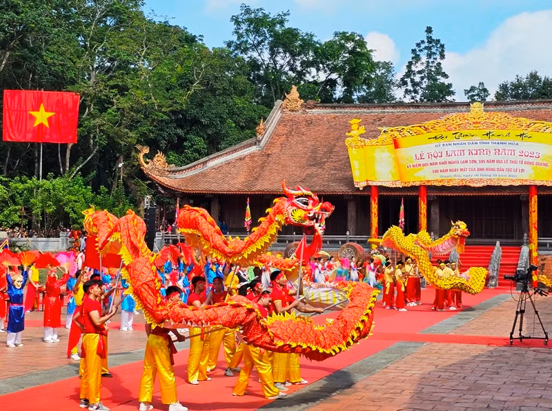 Múa Rồng tại lễ hội Lam Kinh. Múa Rồng tại lễ hội Lam Kinh.