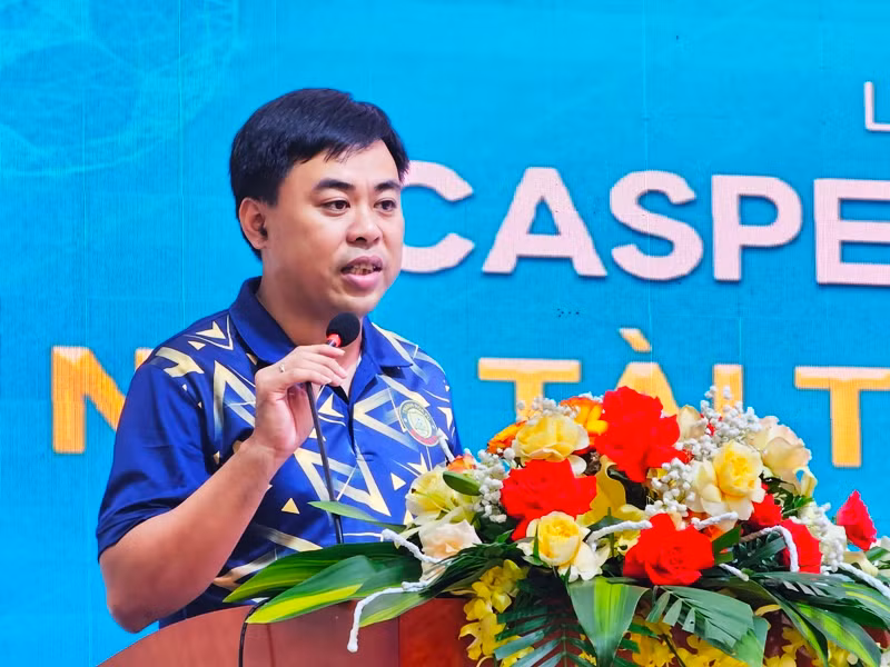 Đại diện Công ty, Câu lạc bộ bóng đá Đông Á Thanh Hóa phát biểu tại buổi lễ.