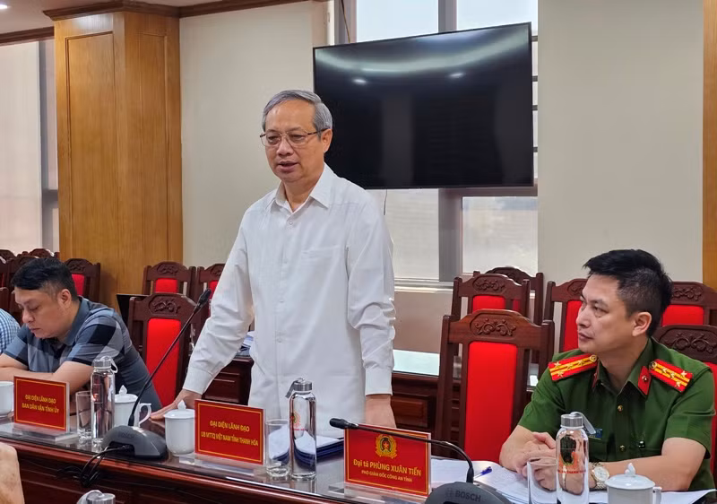 Đại diện Mặt trận Tổ quốc tỉnh Thanh Hóa phát biểu, thảo luận tại Hội nghị. Đại diện Mặt trận Tổ quốc tỉnh Thanh Hóa phát biểu, thảo luận tại Hội nghị.