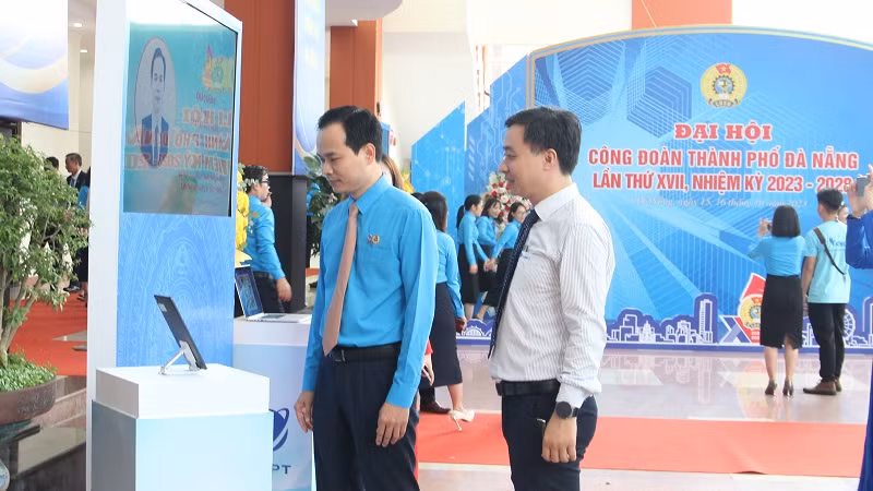 Đại biểu sử dụng app Đại hội và điểm danh, checkin bằng hệ thống công nghệ - nhận dạng khuôn mặt
