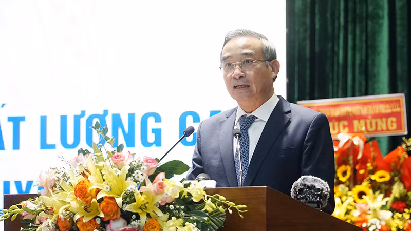 Chủ tịch Ủy ban nhân dân thành phố Đà Nẵng phát biểu tại chương trình gặp mặt Chủ tịch Ủy ban nhân dân thành phố Đà Nẵng phát biểu tại chương trình gặp mặt