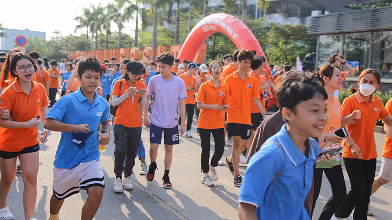 Ngoài lễ phát động, các em học sinh, người dân tiếp tục hưởng ứng tại nhà đến ngày 21/4.