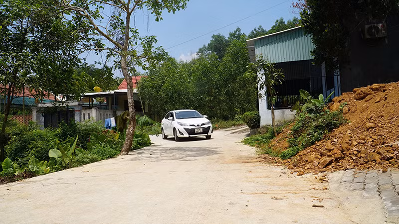 Con đường mới sau khi được mở. Con đường mới sau khi được mở.