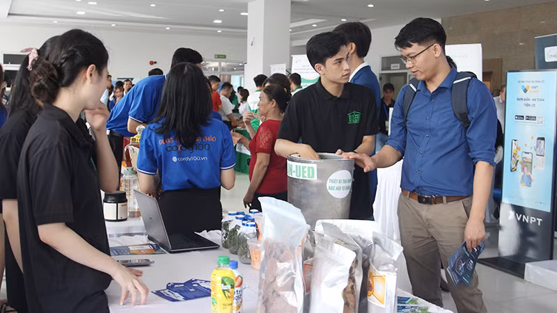 SURF 2022 đã có hơn 3.000 lượt khách tham quan, kết nối.