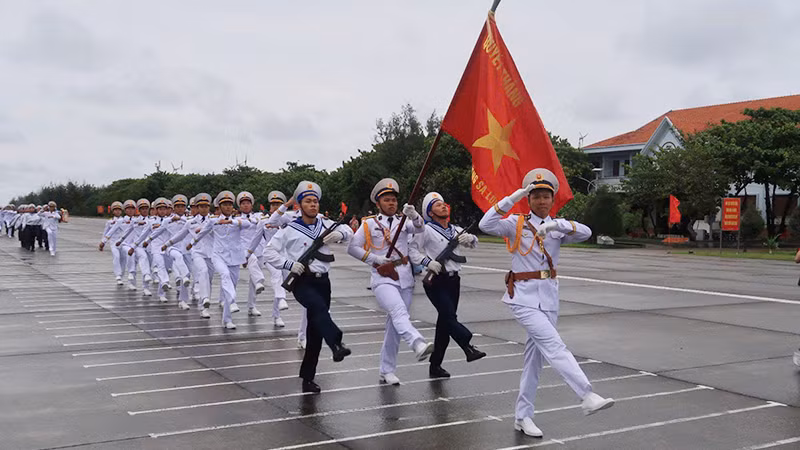 Diễu binh kỷ niệm 50 năm ngày giải phóng Trường Sa. Diễu binh kỷ niệm 50 năm ngày giải phóng Trường Sa.