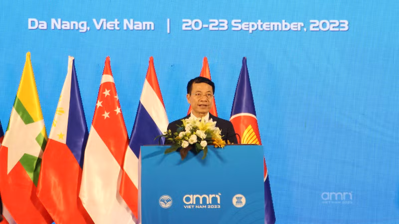 Bộ trưởng Thông tin và Truyền thông Nguyễn Mạnh Hùng phát biểu tại Hội nghị.