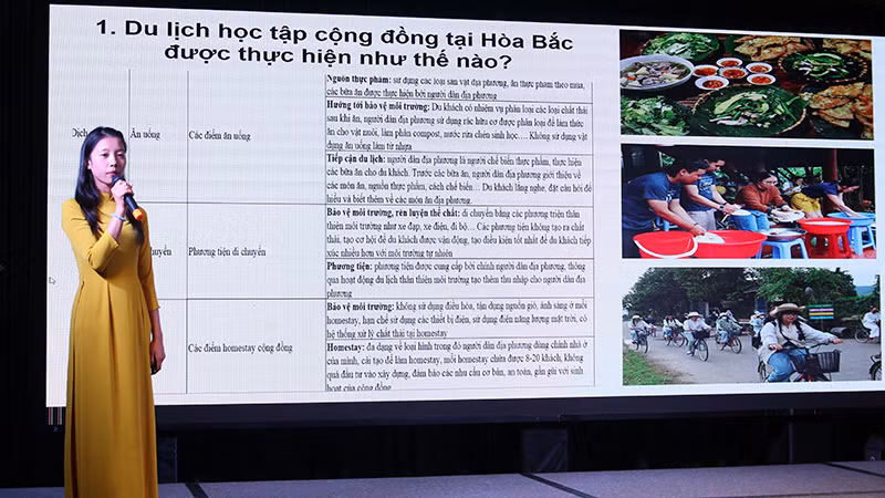 Đại diện phụ nữ Hòa Bắc chia sẻ câu chuyện phát triển kinh tế từ du lịch cộng đồng.