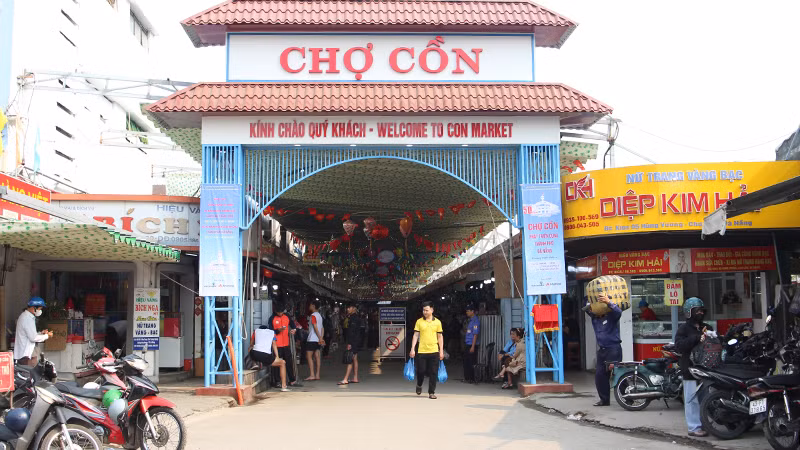 Chợ Cồn là một biểu tượng đặc trưng trong lĩnh vực kinh tế, văn hóa tiêu biểu của thành phố Đà Nẵng. Chợ Cồn là một biểu tượng đặc trưng trong lĩnh vực kinh tế, văn hóa tiêu biểu của thành phố Đà Nẵng.