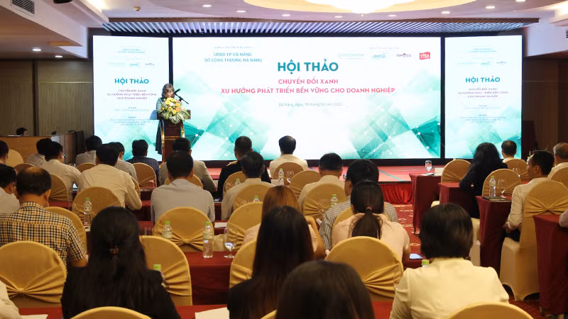 Hội thảo cũng đưa ra những thách thức và cơ hội khi doanh nghiệp chuyển đổi xanh. Hội thảo cũng đưa ra những thách thức và cơ hội khi doanh nghiệp chuyển đổi xanh.