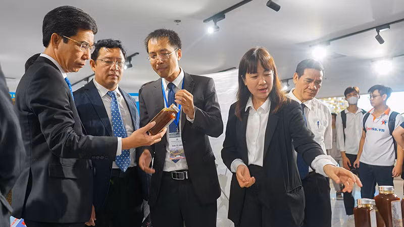 Tìm hiểu các dự án khởi nghiệp tại triển lãm SURF 2023. Tìm hiểu các dự án khởi nghiệp tại triển lãm SURF 2023.