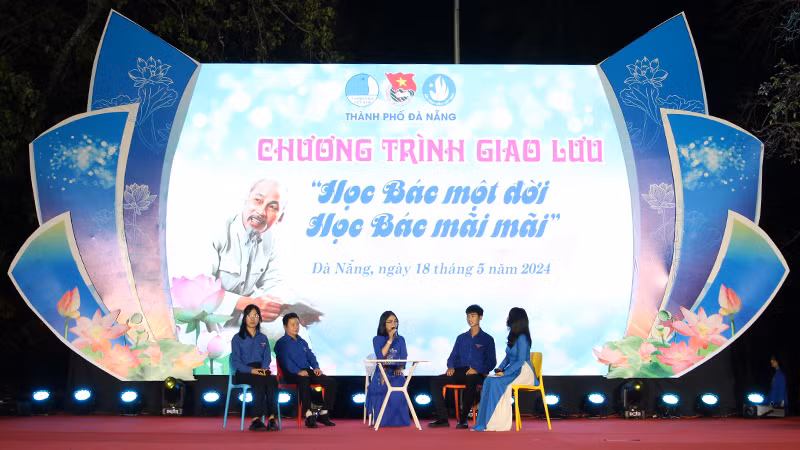 Các điển hình chia sẻ tại buổi lễ Các điển hình chia sẻ tại buổi lễ