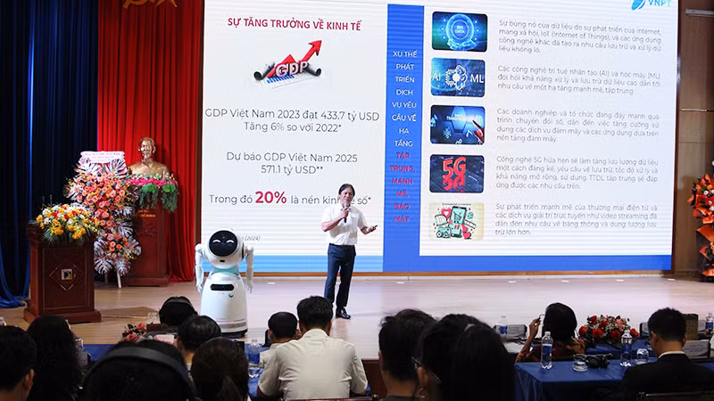 Đại biểu chia sẻ về công nghệ đã ứng dụng. Đại biểu chia sẻ về công nghệ đã ứng dụng.