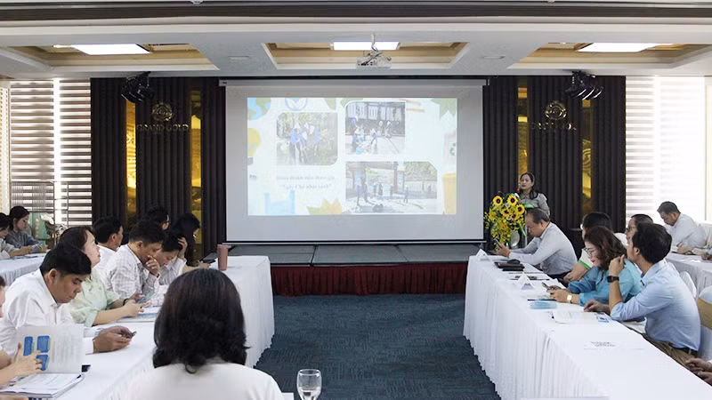 Đại diện trường học chia sẻ kết quả dự án.