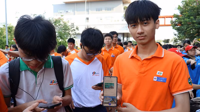 Học sinh tải app và tham gia chiến dịch.