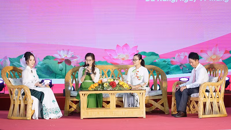Các điển hình tiên tiến chia sẻ tại hội nghị.