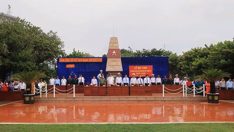 Quang cảnh lễ kỷ niệm 50 năm ngày giải phóng Trường Sa.