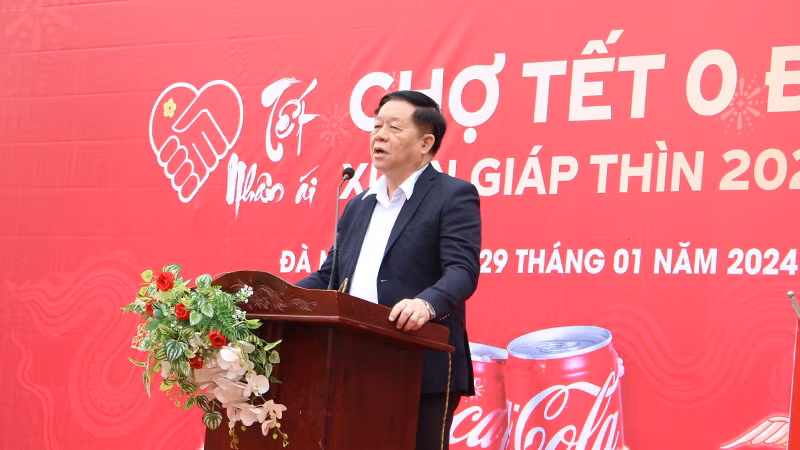 Trưởng Ban Tuyên giáo Trung ương Nguyễn Trọng Nghĩa phát biểu tại chương trình "Chợ Tết 0 đồng". Trưởng Ban Tuyên giáo Trung ương Nguyễn Trọng Nghĩa phát biểu tại chương trình "Chợ Tết 0 đồng".
