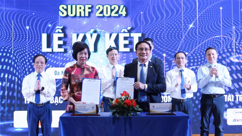Các đơn vị kí kết hợp tác khởi nghiệp tại SURF. Các đơn vị kí kết hợp tác khởi nghiệp tại SURF.