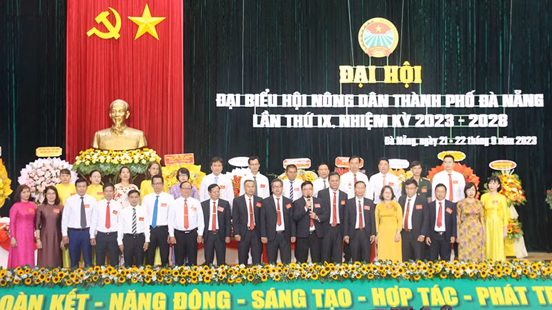 Ra mắt Ban Chấp hành nhiệm kỳ 2023-2028.