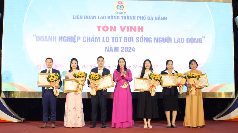 Tặng Bằng khen cho doanh nghiệp chăm lo tốt đời sống người lao động