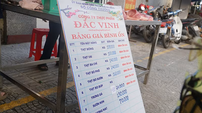 Niêm yết giá bình ổn.