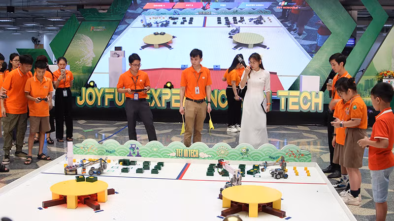 Các đội thi đấu vòng Chung kết Robotics 