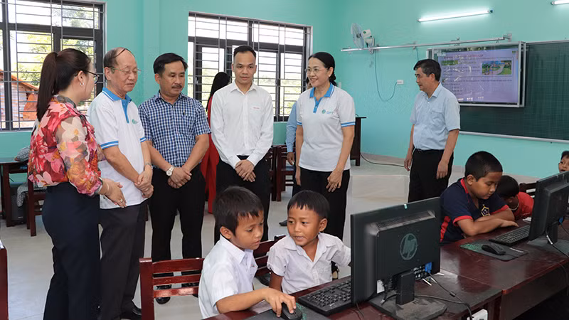 Các em có đủ cơ sở vật chất để học tập Các em có đủ cơ sở vật chất để học tập