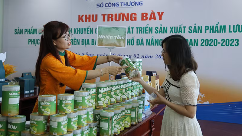 Sản phẩm Bưởi non giòn Ngoon của Hợp tác xã Nhiên Tâm là một trong 18 sản phẩm được chứng nhận.