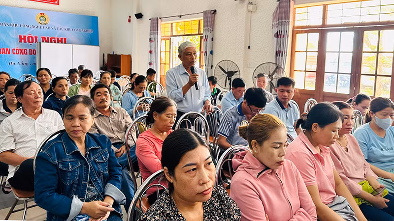 Người lao động tham gia buổi hòa giải lần thứ nhất