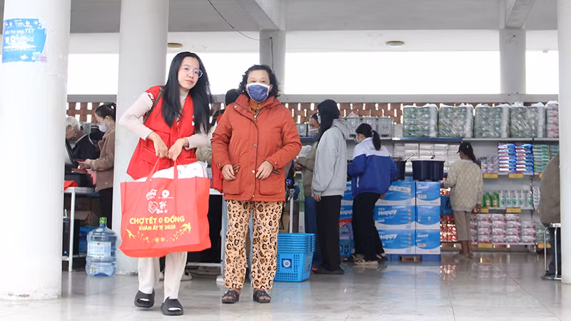 Đưa Tết về nhà.