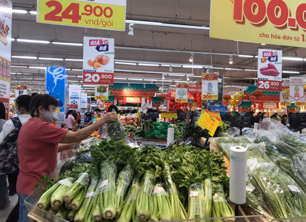 Hàng hóa dồi dào phục vụ nhu cầu tiêu dùng tại siêu thị Go! Đà Nẵng. (Ảnh: Anh Đào)